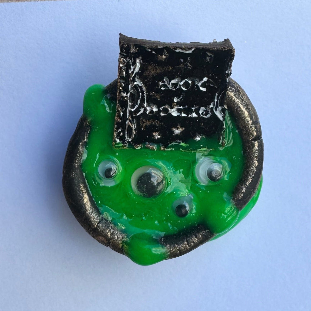 Book of Potion Needle Minder