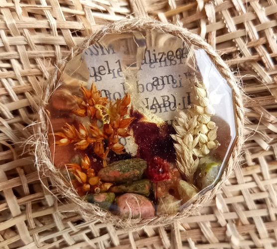 Vintage Garden Needle Minder